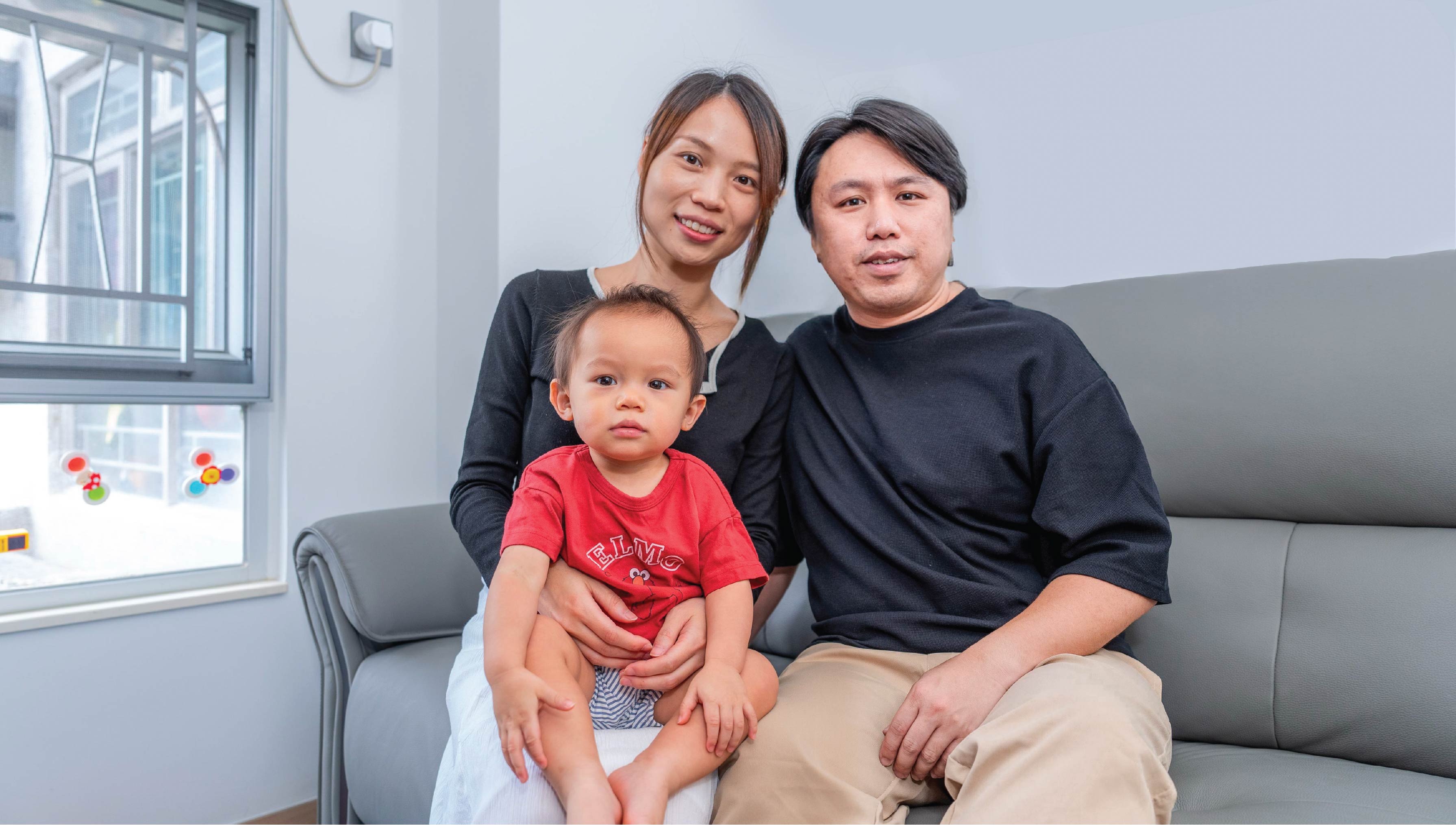 踏入智能時代，為子女建立終身的電子健康紀錄已成為現代父母管理子女健康的第一步。醫健通不僅是一個健康紀錄互通系統，更是協助家長守護子女健康成長的重要工具。整全的病歷紀錄能讓醫護人員準確地掌握子女的健康狀況，讓他們在成長過程中獲得更連貫的醫護服務。為進一步便利父母管理子女的健康，醫務衞生局（醫衞局）於2025年2月推出全新醫健通登記渠道，父母可以透過醫健通流動應用程式（流動應用程式）為16歲以下的子女登記醫健通，及早建立終身及全面的電子健康紀錄戶口，讓他們在成長的各個階段中獲取更適切的醫療服務。