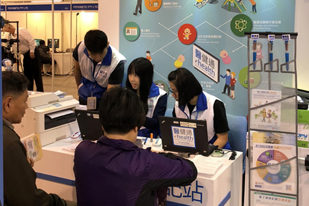 Registration counters were set up at the booth to carry out on-site registrations for members of the public