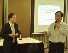何仲平医生(左),王春波医生(右)与参与者分享经验