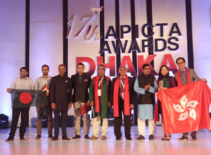 在孟加拉達卡市領取2017亞太資訊及通訊科技大獎